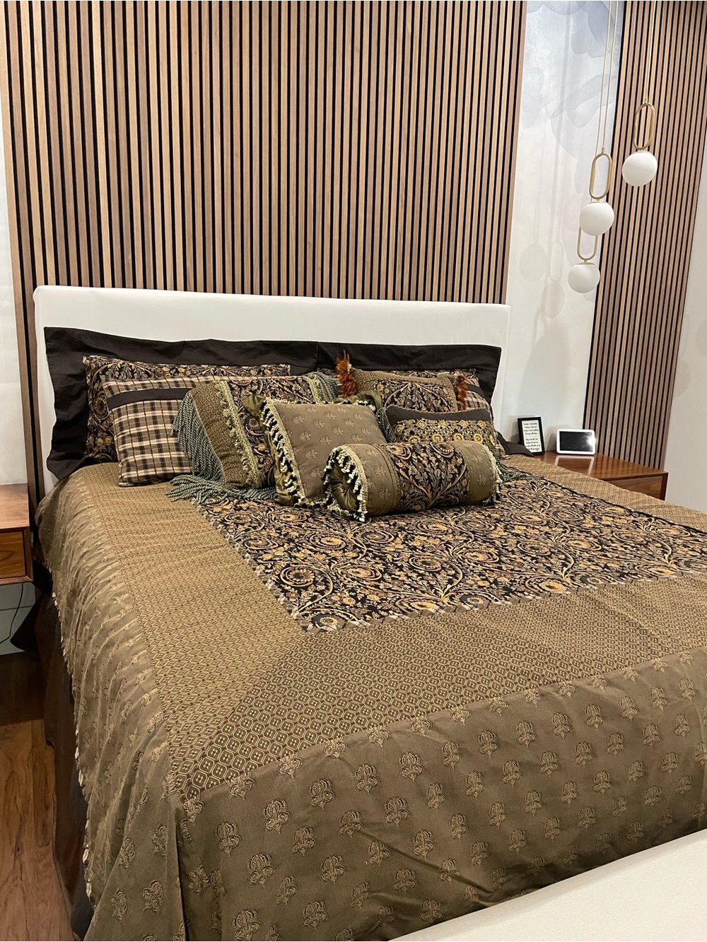 Luxury Brown and Black Paisley Quilt Set